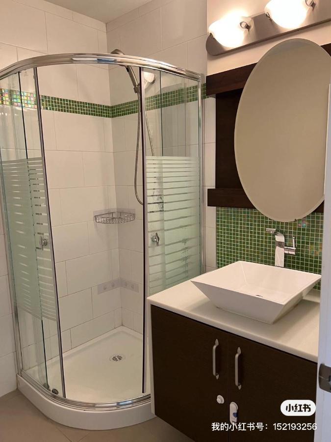 Spacious And Bright Large Suite With Separate Bathroom Richmond Exteriér fotografie